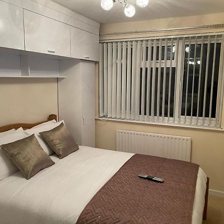 Vila Elegant Devon Luton  Exteriér fotografie