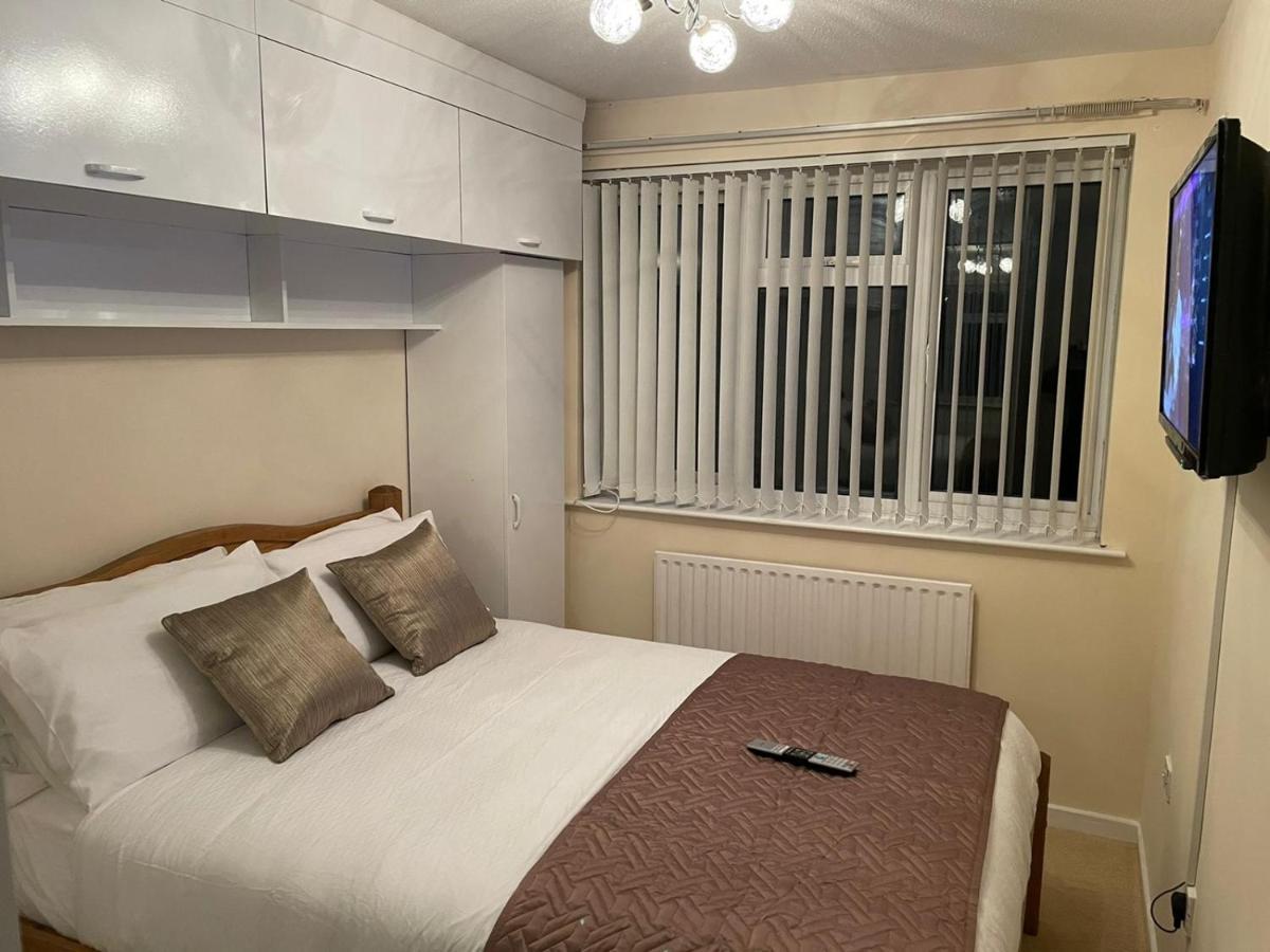 Vila Elegant Devon Luton  Exteriér fotografie