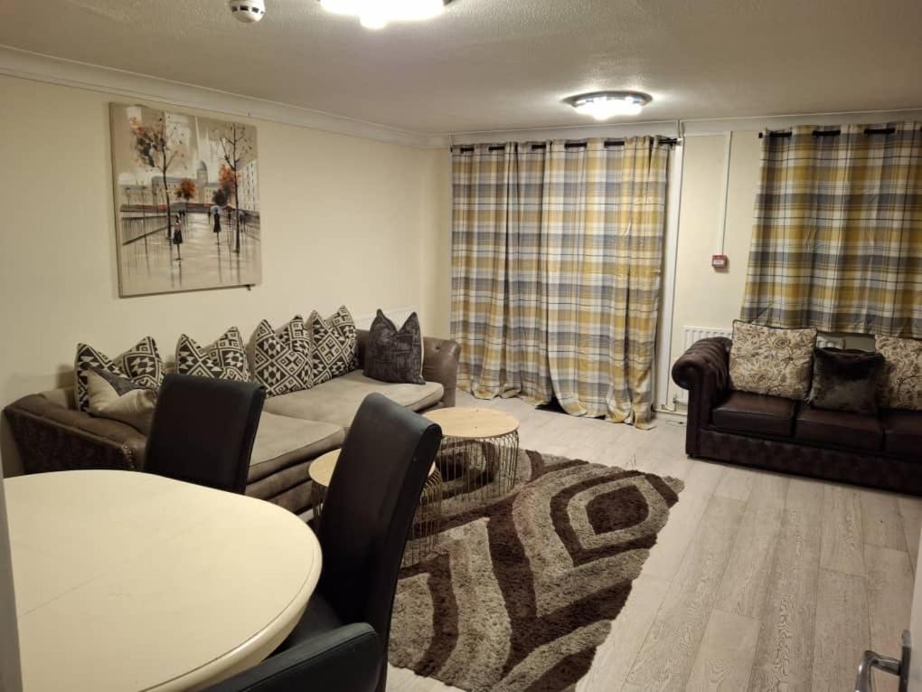 Vila Elegant Devon Luton  Exteriér fotografie